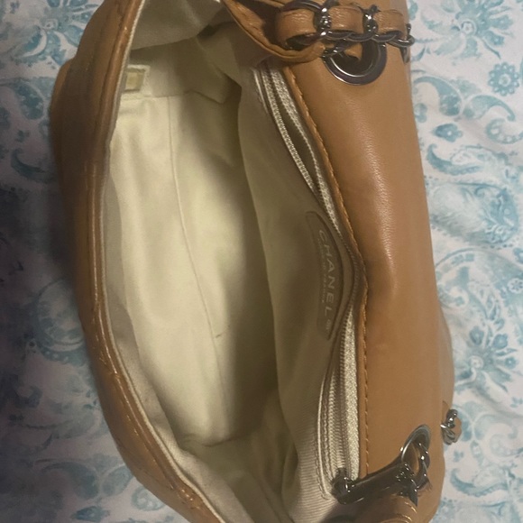 Authentic Lambskin Chanel bag - Picture 8 of 12